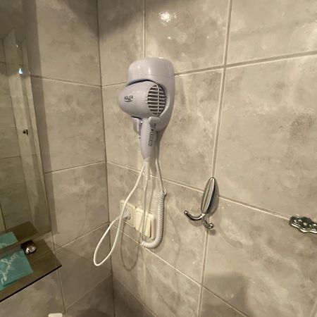 Hostel Homies Inn Celiny  Екстериор снимка