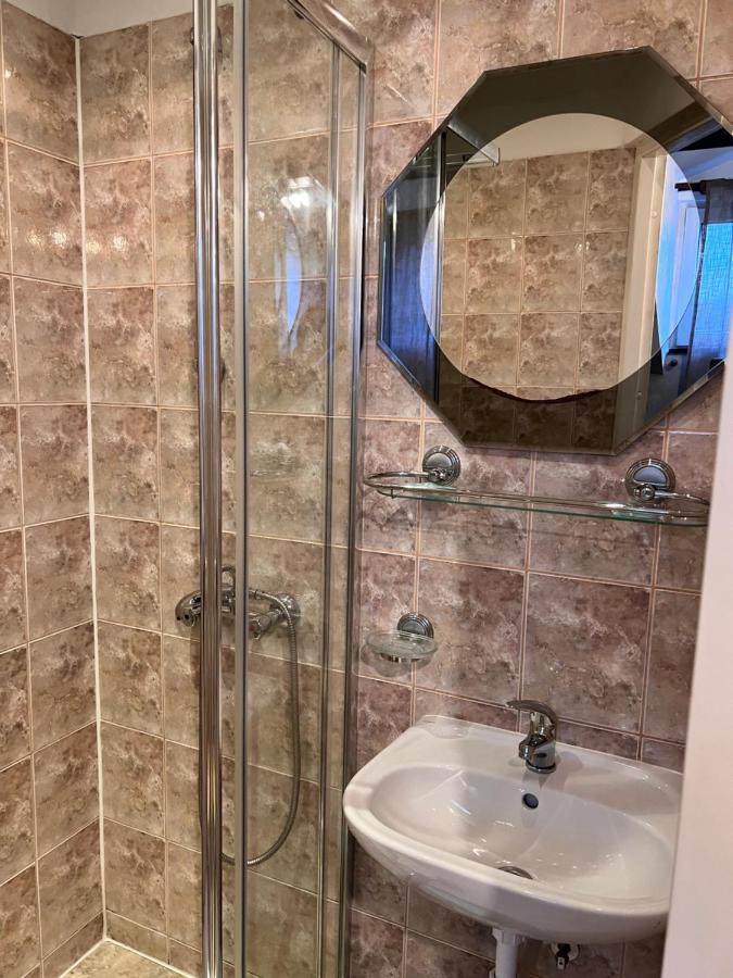 Hostel Homies Inn Celiny  Екстериор снимка