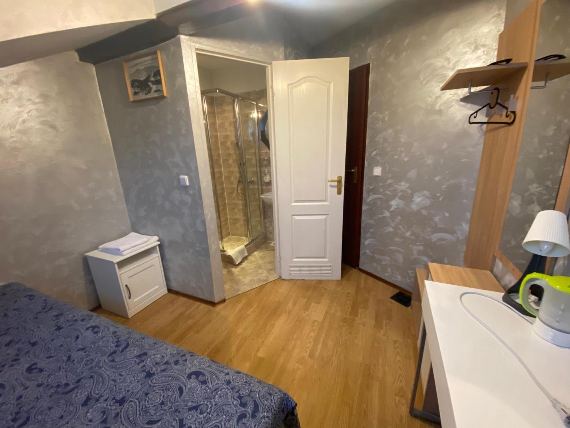 Hostel Homies Inn Celiny  Екстериор снимка