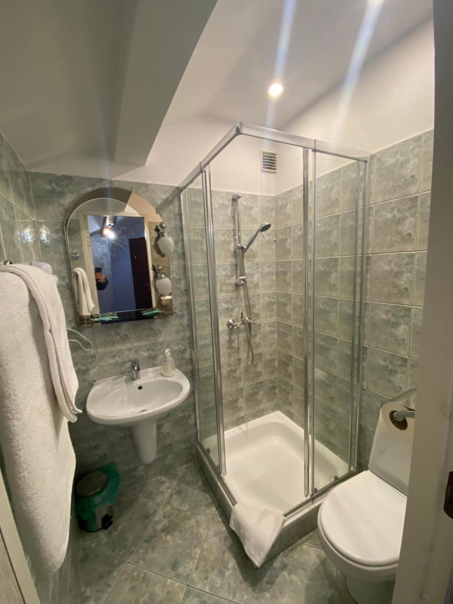 Hostel Homies Inn Celiny  Екстериор снимка